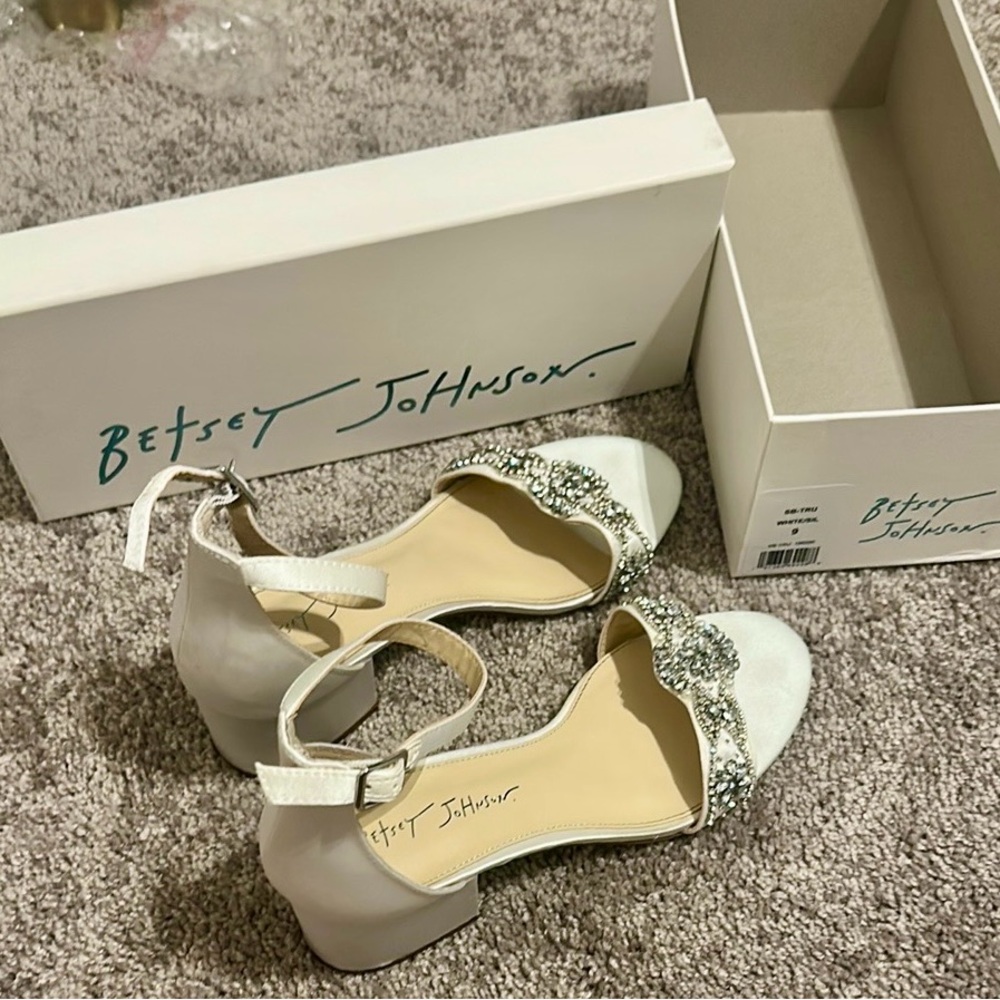 Betsey Johnson White Heeled Sandals - Picture 9 of 9
